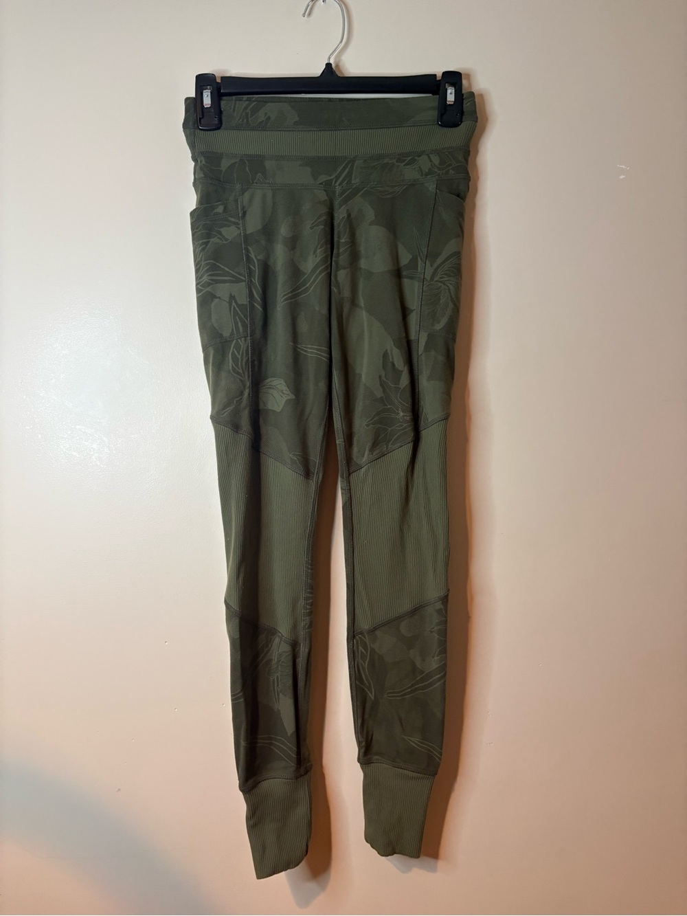 Athleta Olive Green Floral Joggers EUC